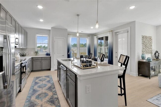 Building Photo - 55 Gardner Dr