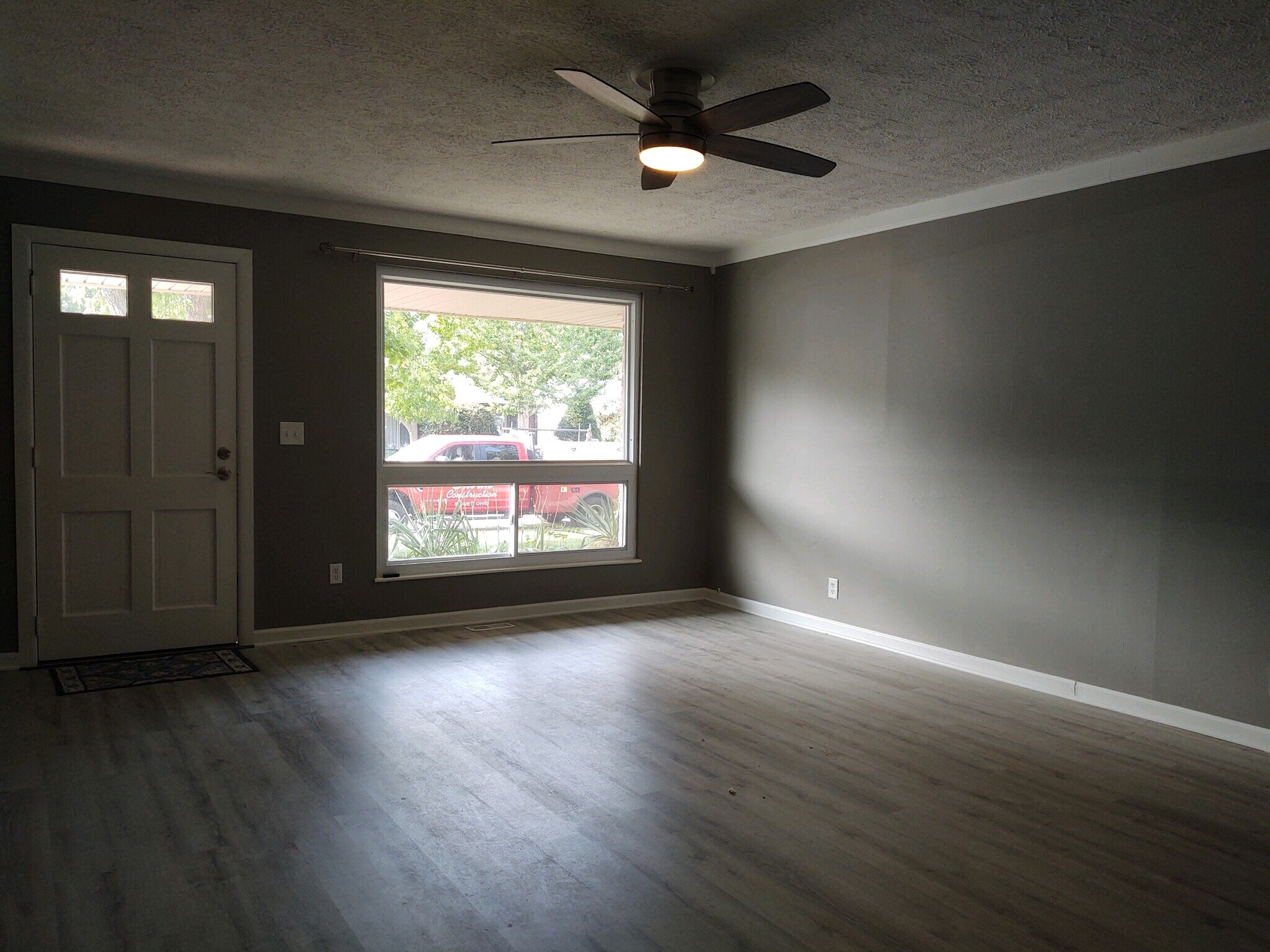 Living room - 140 Maple Dr