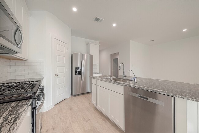 Building Photo - 4906 Edgewood Dr