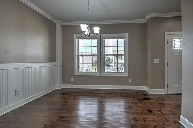 Building Photo - 4 Bedroom / 2.5 Bath Home  Kingsport, TN