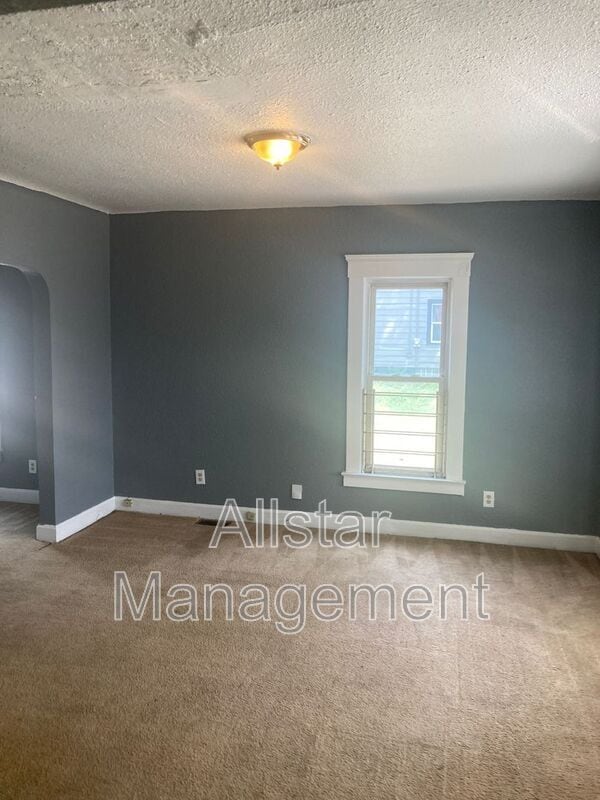 Building Photo - 14221 Darley Ave