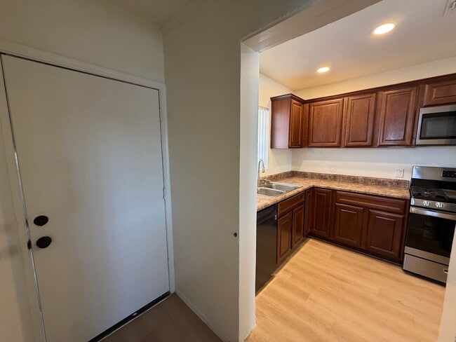 Building Photo - Spacious 4 Bed 3 Bath Single-Level Home | RV Gate | Huge Yard | Bright Open Layout