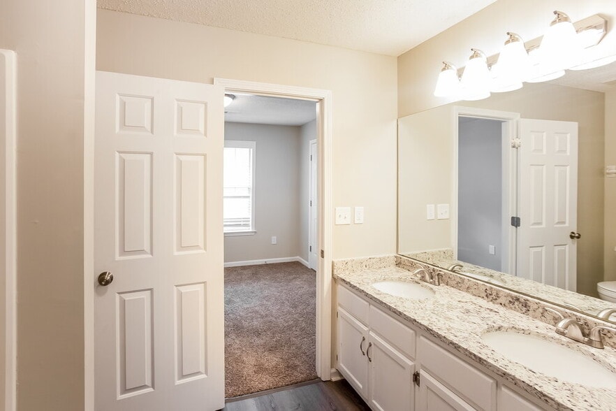 Building Photo - 7851 Chesterfield Dr S