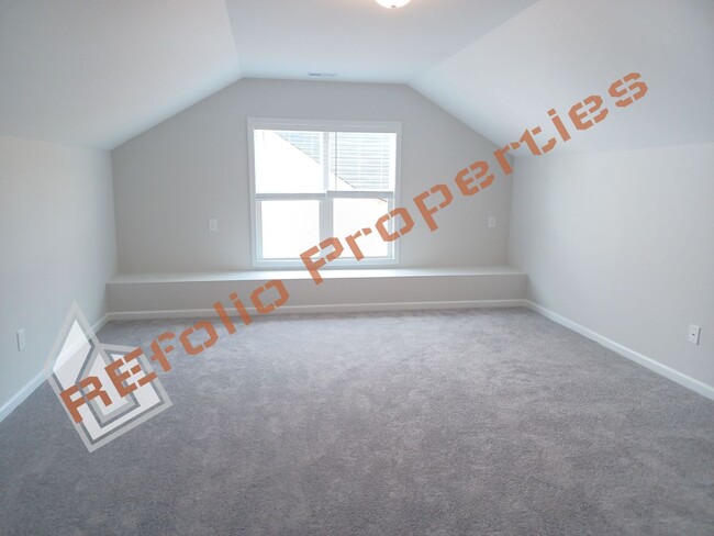 Building Photo - Beautiful 4BD 2.5BA Home w/Primary Suite o...
