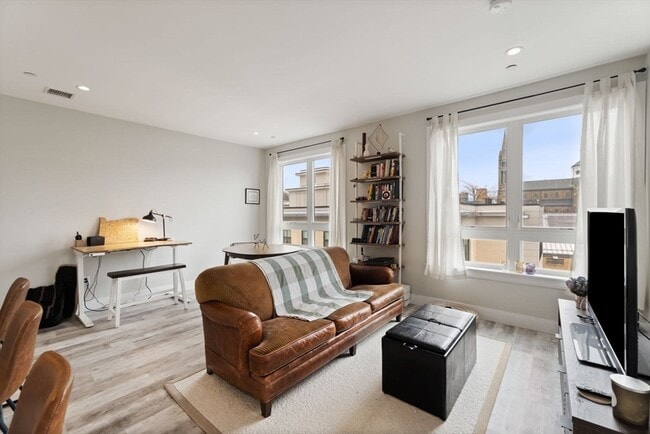 Building Photo - 1457 Tremont St