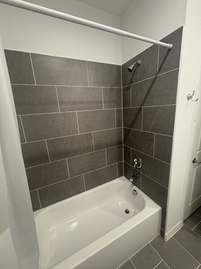 Building Photo - New construction!!