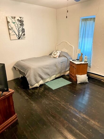 Building Photo - 212 Main St