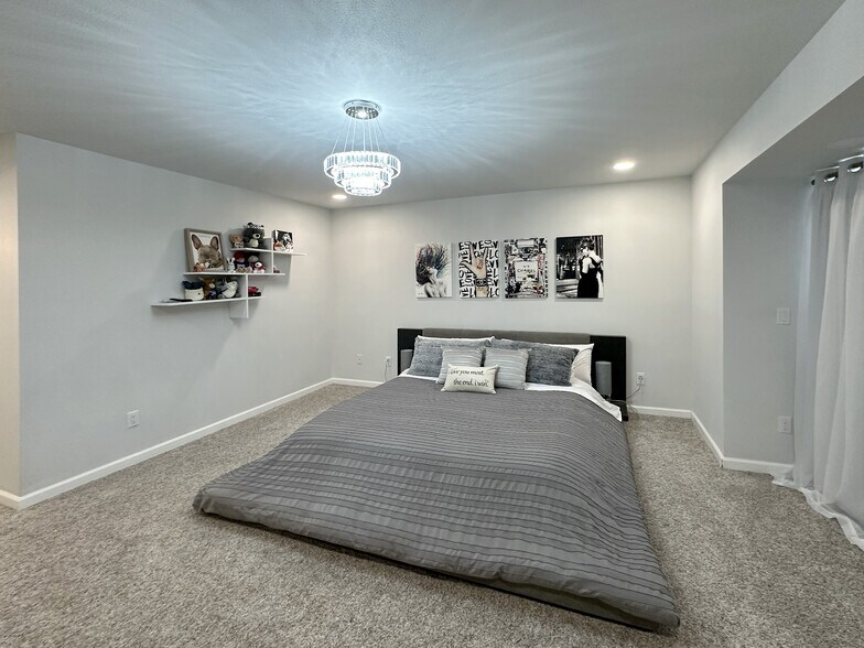 Master Bedroom Cali King - 34426 10th Ave SW