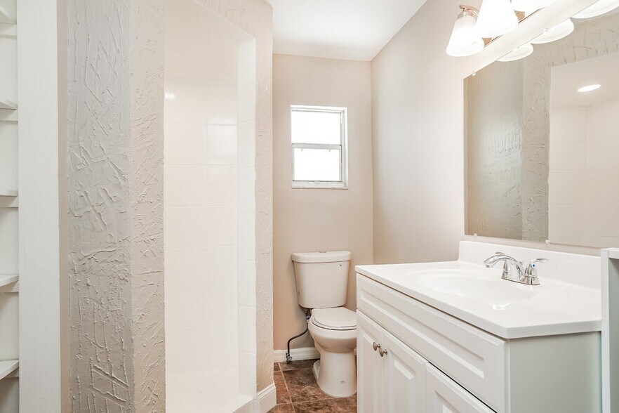 Building Photo - 749 SW 5th Terrace