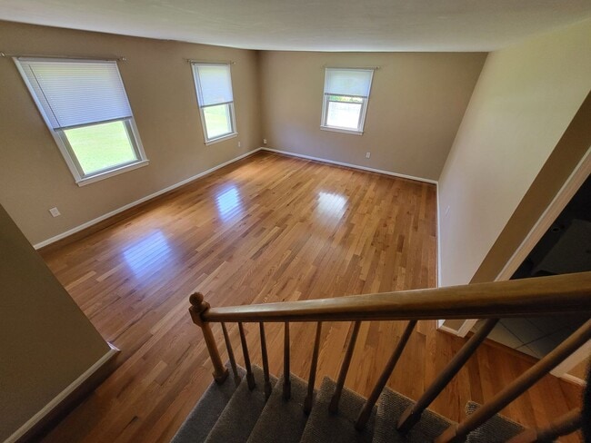 Building Photo - Downs1345-1347