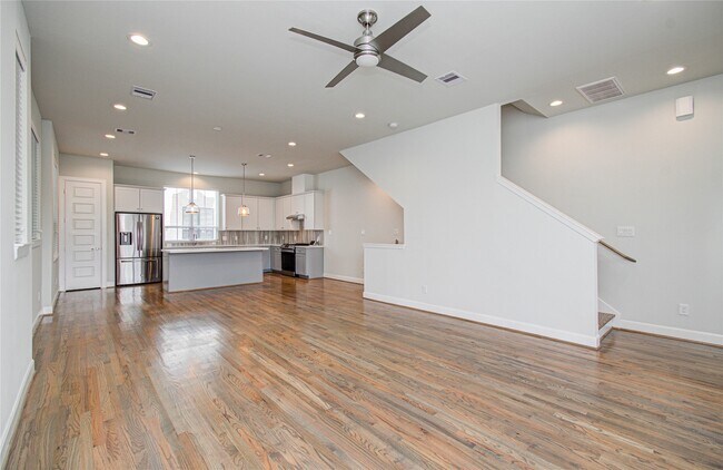 Building Photo - 2818 Grand Fountains Dr