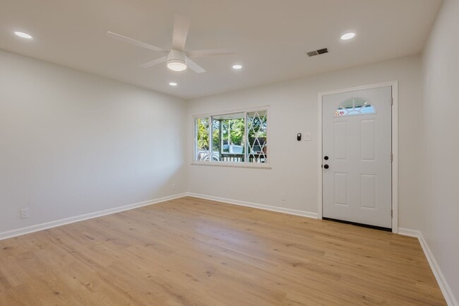 Building Photo - Completely Renovated House in the Holiday Hills Subdivision   251125