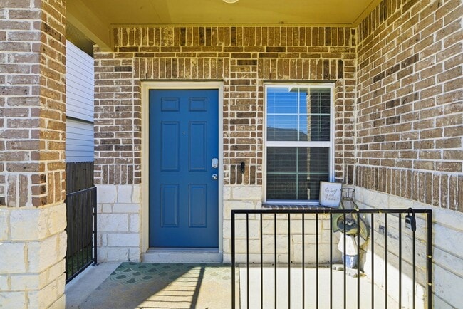 Building Photo - Move in Ready and FULLY FURNISHED 3 BD/2 BA located Far West San Antonio!
