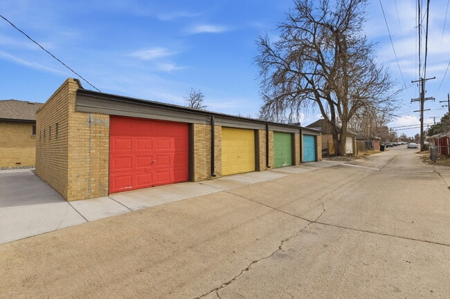 Building Photo - Charming 2 Bed 1 Bath in Park Hill!