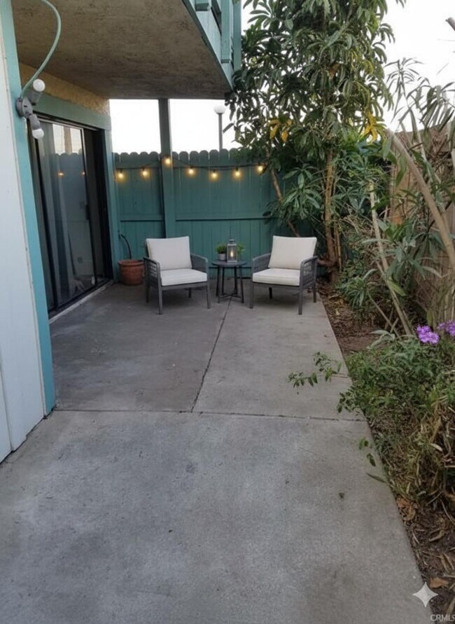 Building Photo - 920 W Del Amo Blvd