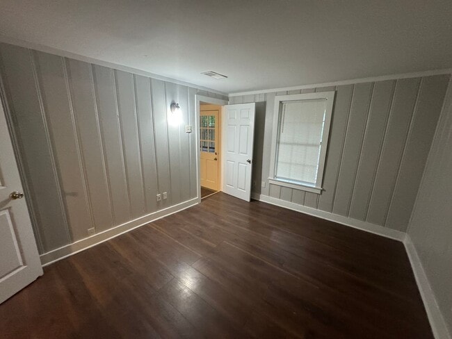 Building Photo - 805 Brower St