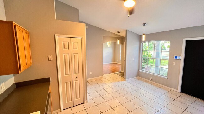 Building Photo - The Heart of Maitland: 3BD/2BA Home That F...