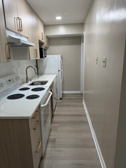 Building Photo - 7 Wexford Dr