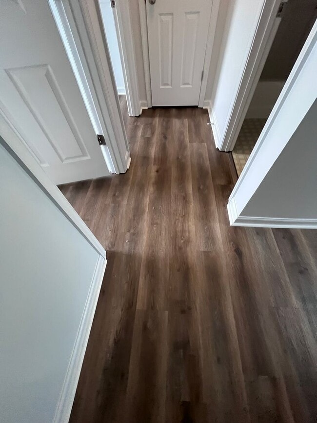 Building Photo - Freshly Painted and New Flooring!