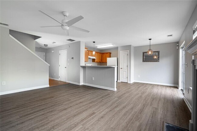 Building Photo - 401 Red Coat Ln