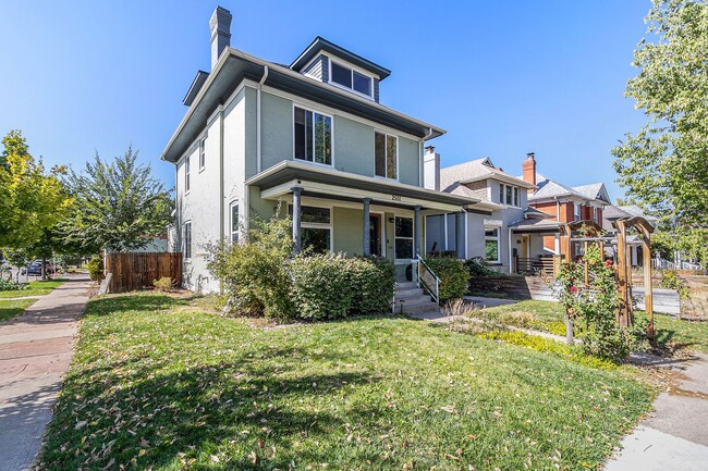 Building Photo - Gorgeous 3 Bedroom 2.5 Bathroom Denver Squ...