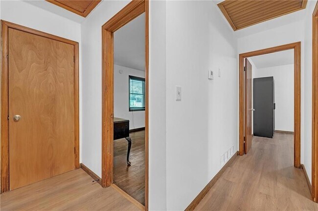 Building Photo - 5960 Brookdale Ln SW