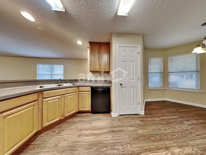 Building Photo - 3623 Silver Bluff Blvd