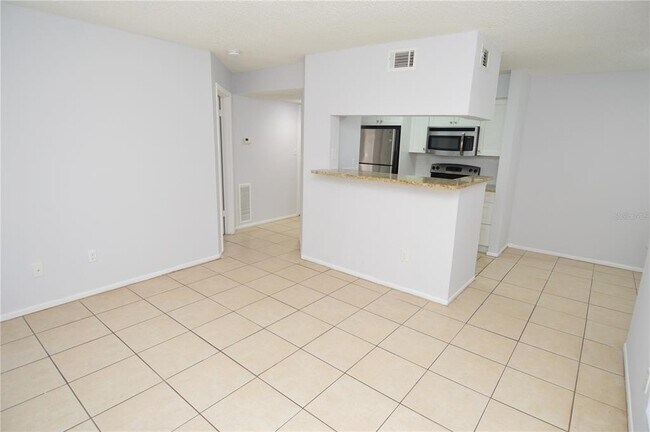 Building Photo - 8702 Mallard Reserve Dr