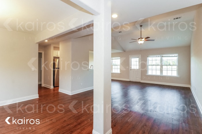 Building Photo - 220 Western Red Cedar Dr