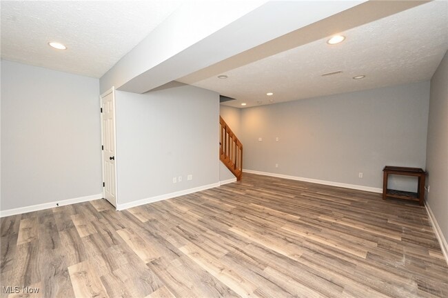 Building Photo - 655 Almas Ct