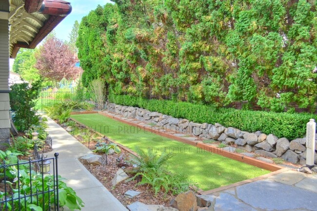 Building Photo - South Hill Swank