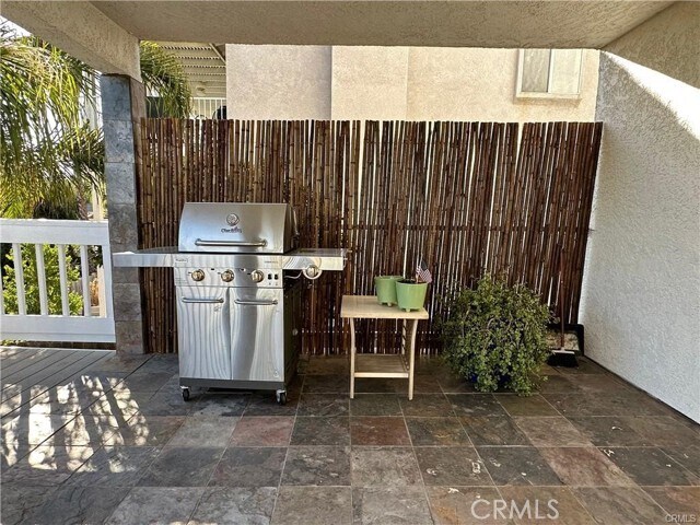 Building Photo - 22867 Cove View St
