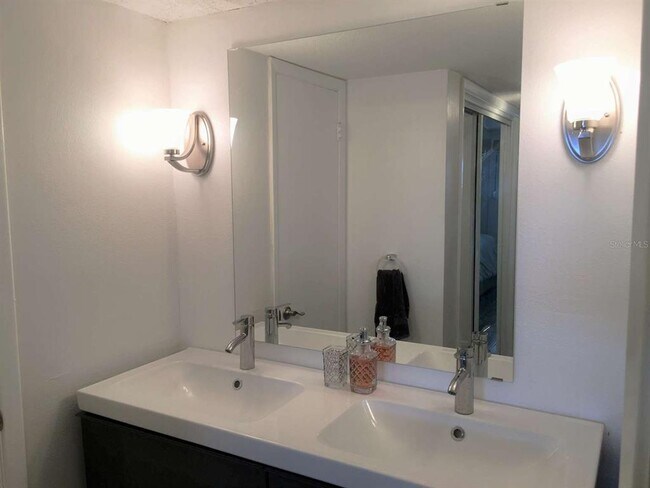 Building Photo - 5000 Gulf Blvd