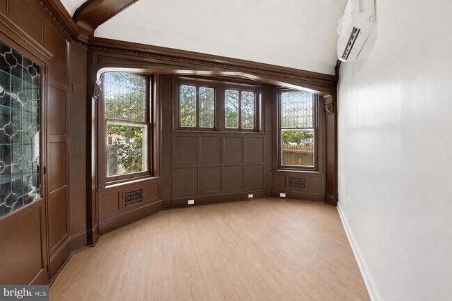 Building Photo - 6012 Ridge Ave
