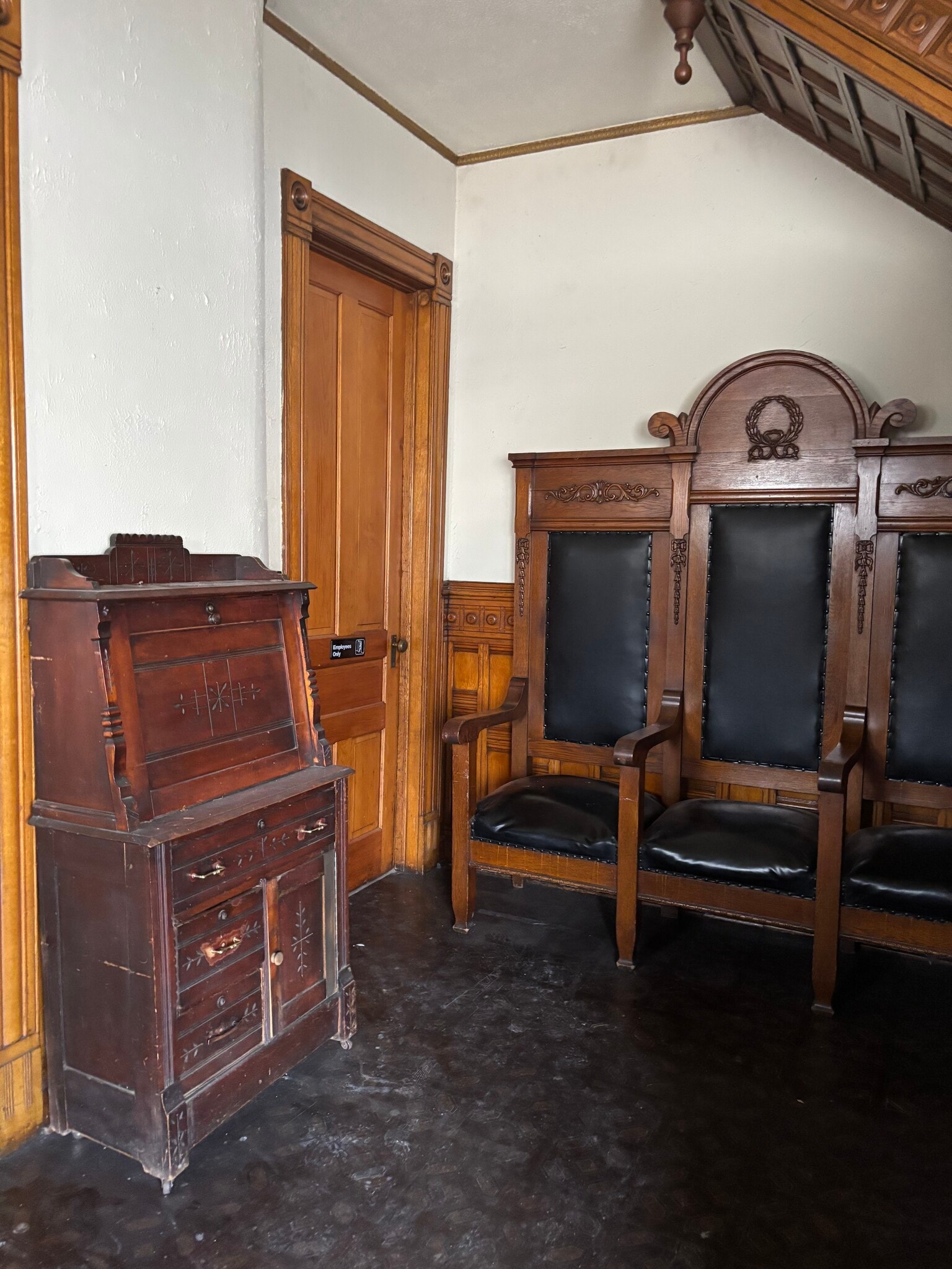 Grand Foyer - 762 Park Ave