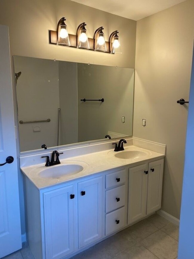 Building Photo - Welcome to this beautiful 3 bedroom, 2 bat...