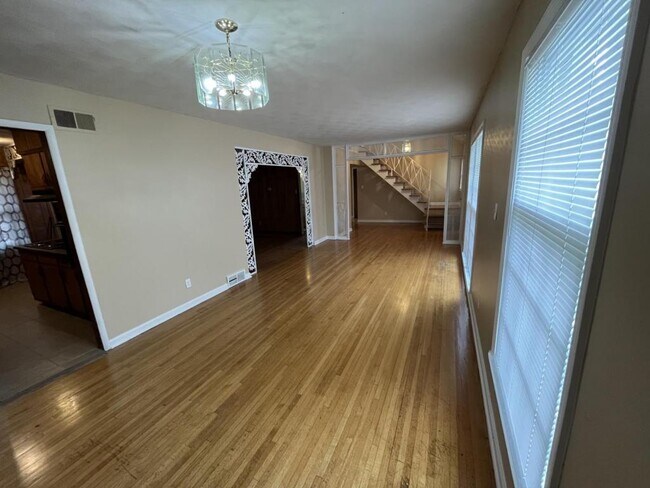 Building Photo - 2870 Dumbarton Oaks Dr