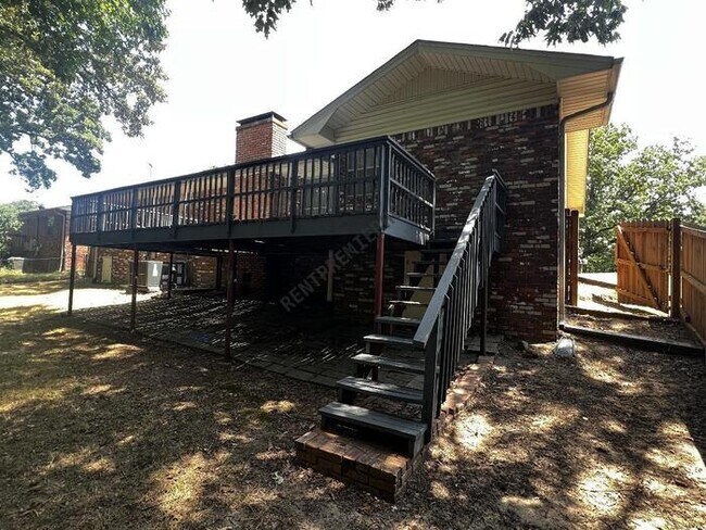 Building Photo - 4705 N Cedar St