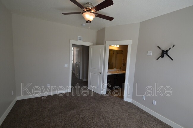 Building Photo - 11373 S Oakmond Rd