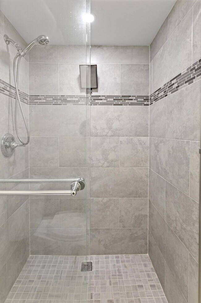 Building Photo - 1719 Whitehall Dr