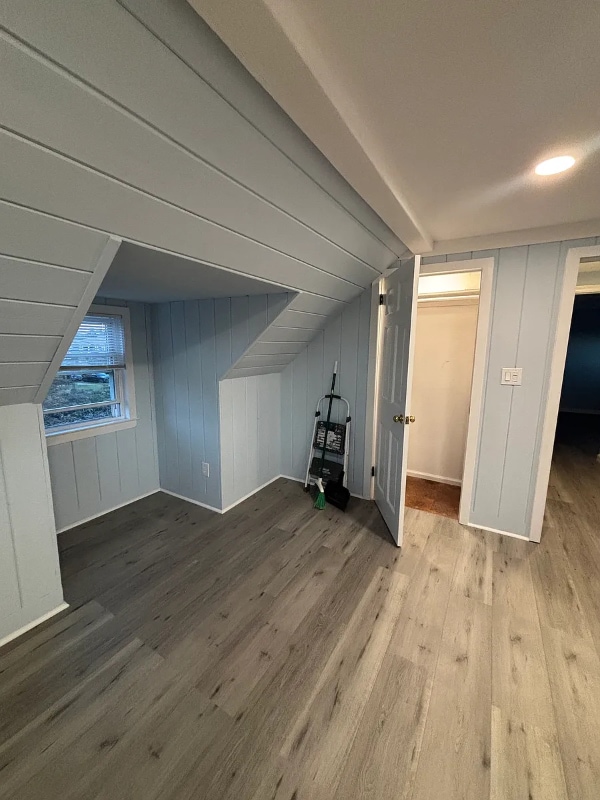 Building Photo - 114 E Meadow Ave