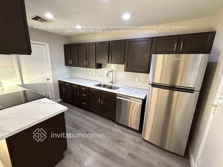 Building Photo - 3817 W Cactus Wren Dr