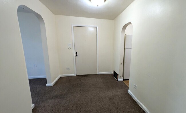 Building Photo - 1636 Manz St