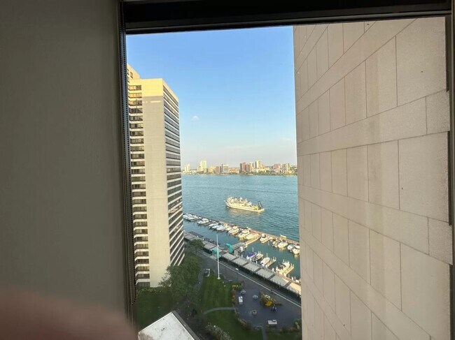 Building Photo - 300 Riverfront Dr