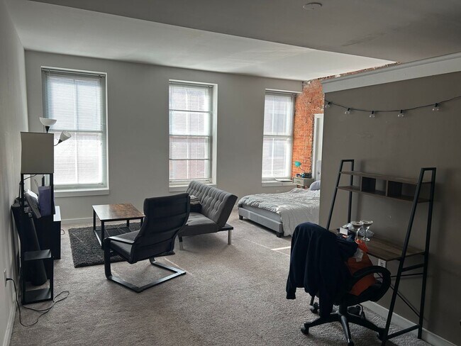 Building Photo - Welcome to Urban Elegance in the Heart of ...