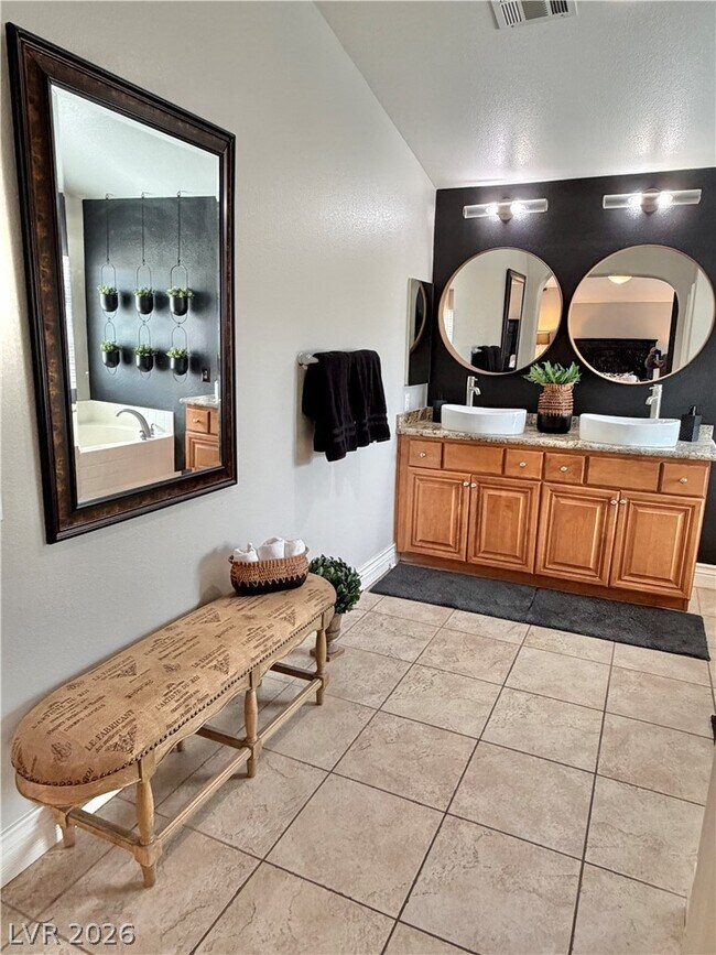 Building Photo - 399 Center Green Dr