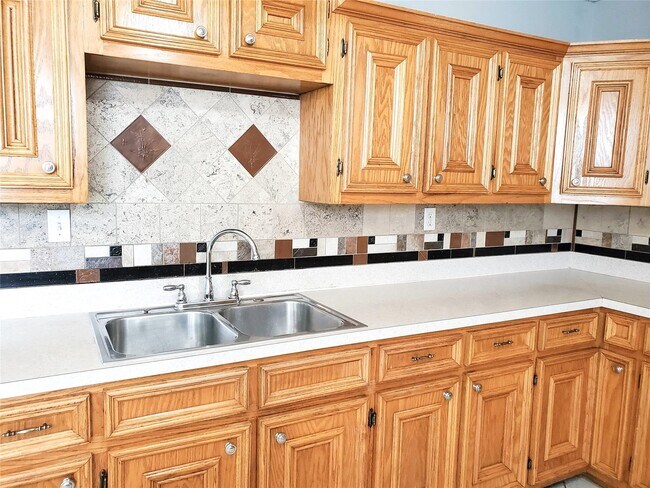 Building Photo - 3020 Sagebrush Dr