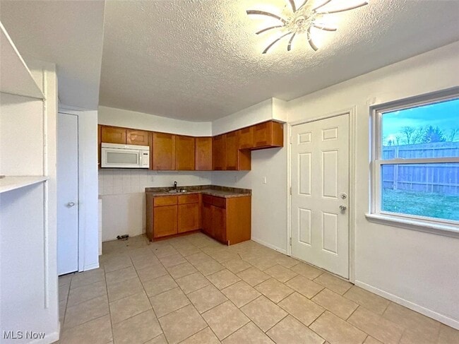 Building Photo - 201 Burton Dr