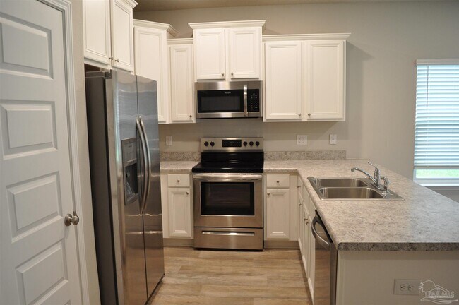 Building Photo - 6060 Royal Port Ct