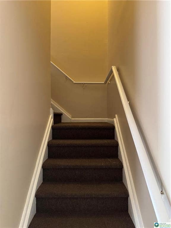 Building Photo - 1538 E 8th St